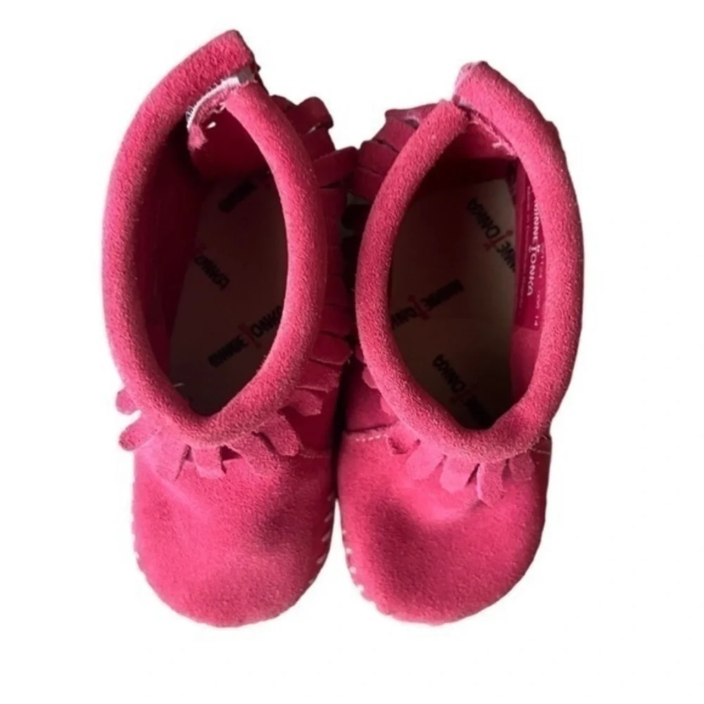 Infant Minnetonka moccasins for girls, size 5