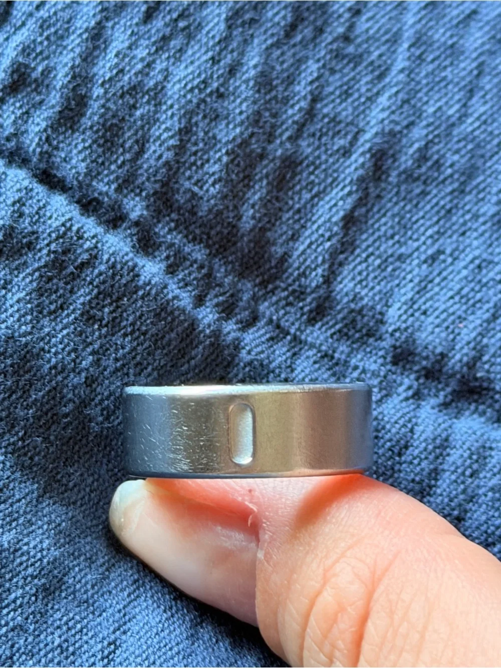Oura hold handling compact