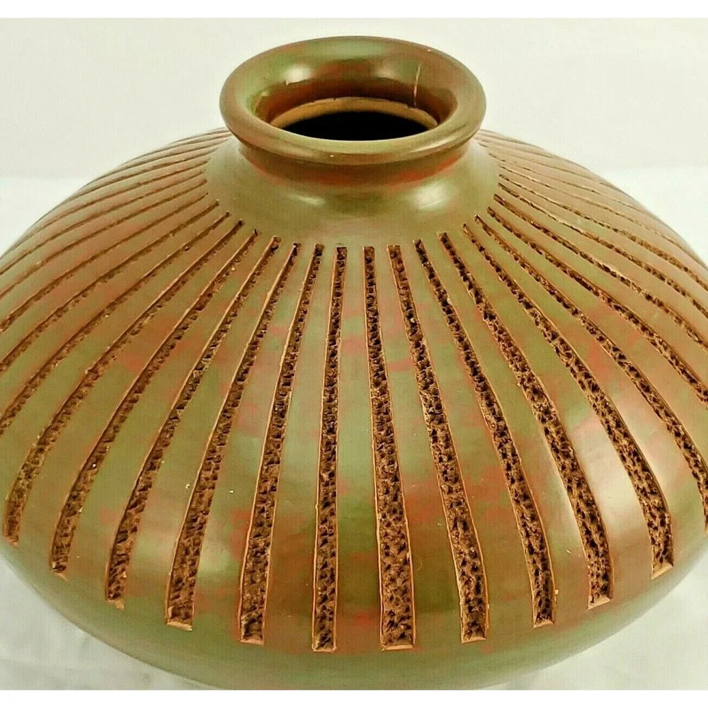 Nicaraguan Studio Pottery Vase Vessel Artisan Earthenware Incised Lines Green