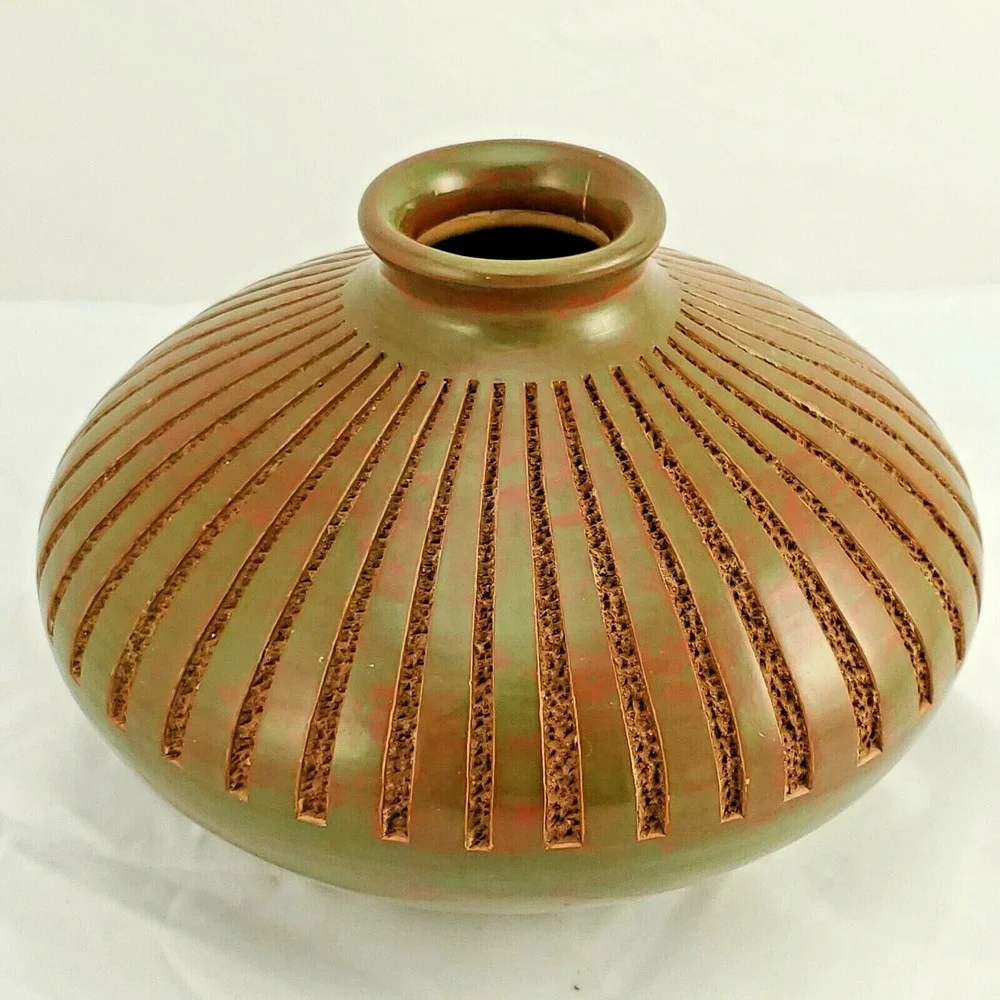 Nicaraguan Studio Pottery Vase Vessel Artisan Earthenware Incised Lines Green