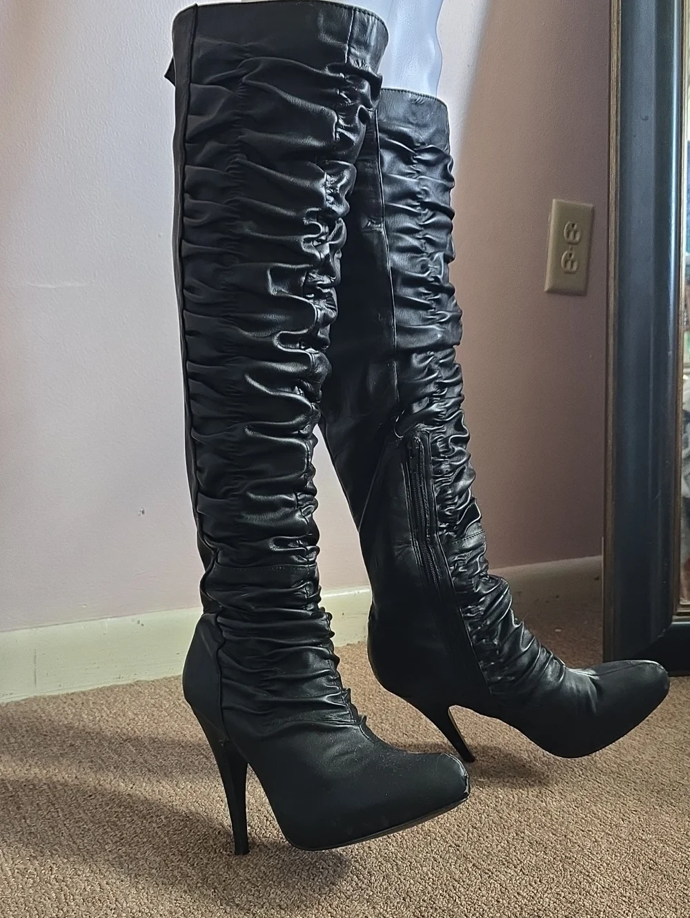 Carlos Santana  Sz.9 Black Ruched Knee-High Stiletto Boots - Women