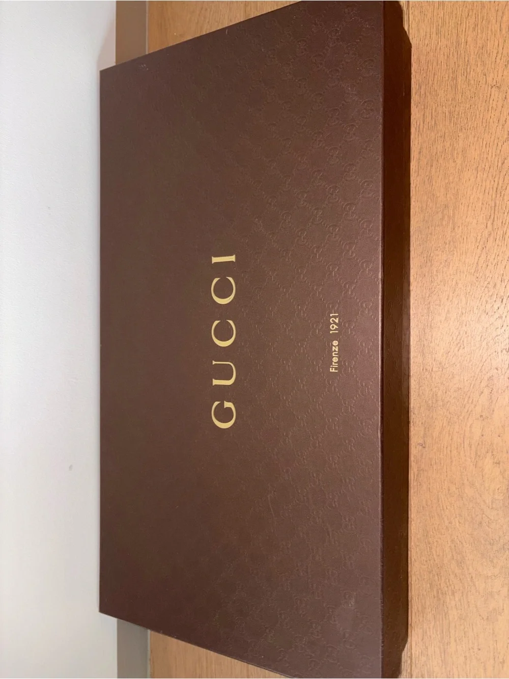Gucci signature gg