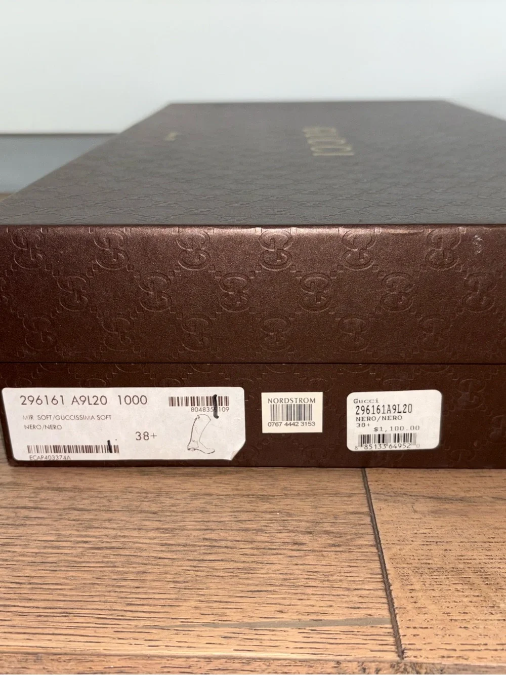 Gucci signature gg