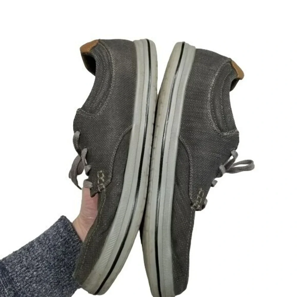Sketchers men canvas boating shoes size 10 says‎ black on tag but is more grey