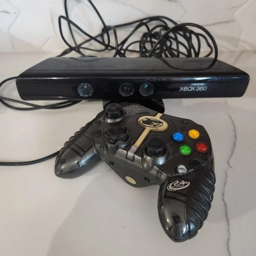 Microsoft Xbox 360 Kinect‎ Sensor and Controller Bundle
