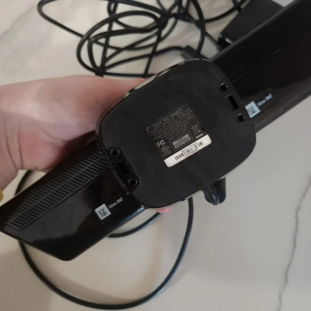 Microsoft Xbox 360 Kinect‎ Sensor and Controller Bundle