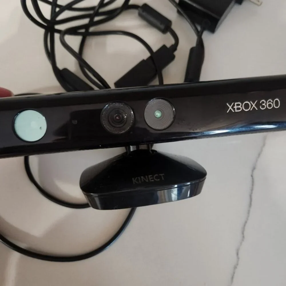 Microsoft Xbox 360 Kinect‎ Sensor and Controller Bundle
