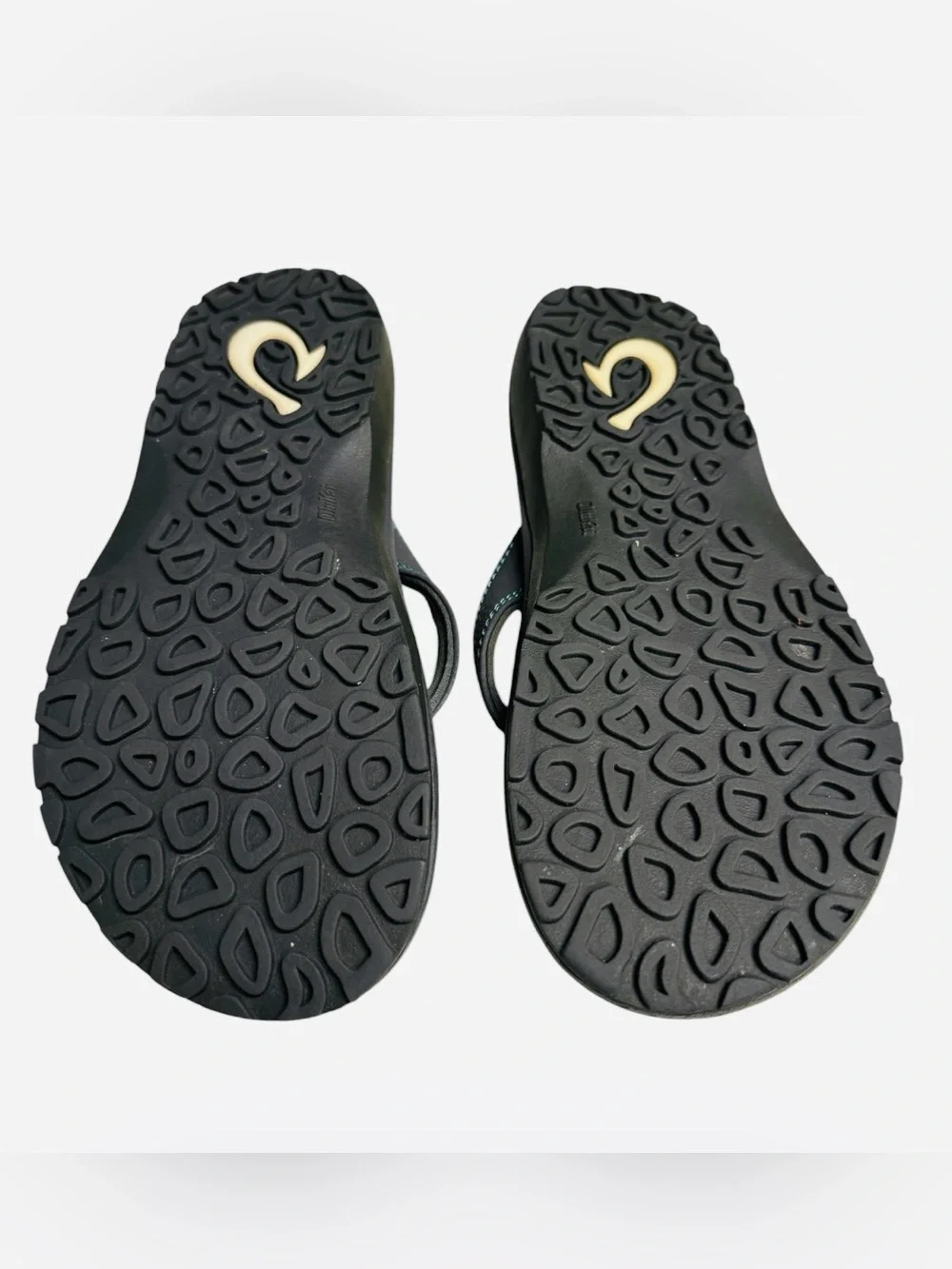 Olukai Kids Gray/Blue  Flip Flop Sandals Size 6  (See measurements)