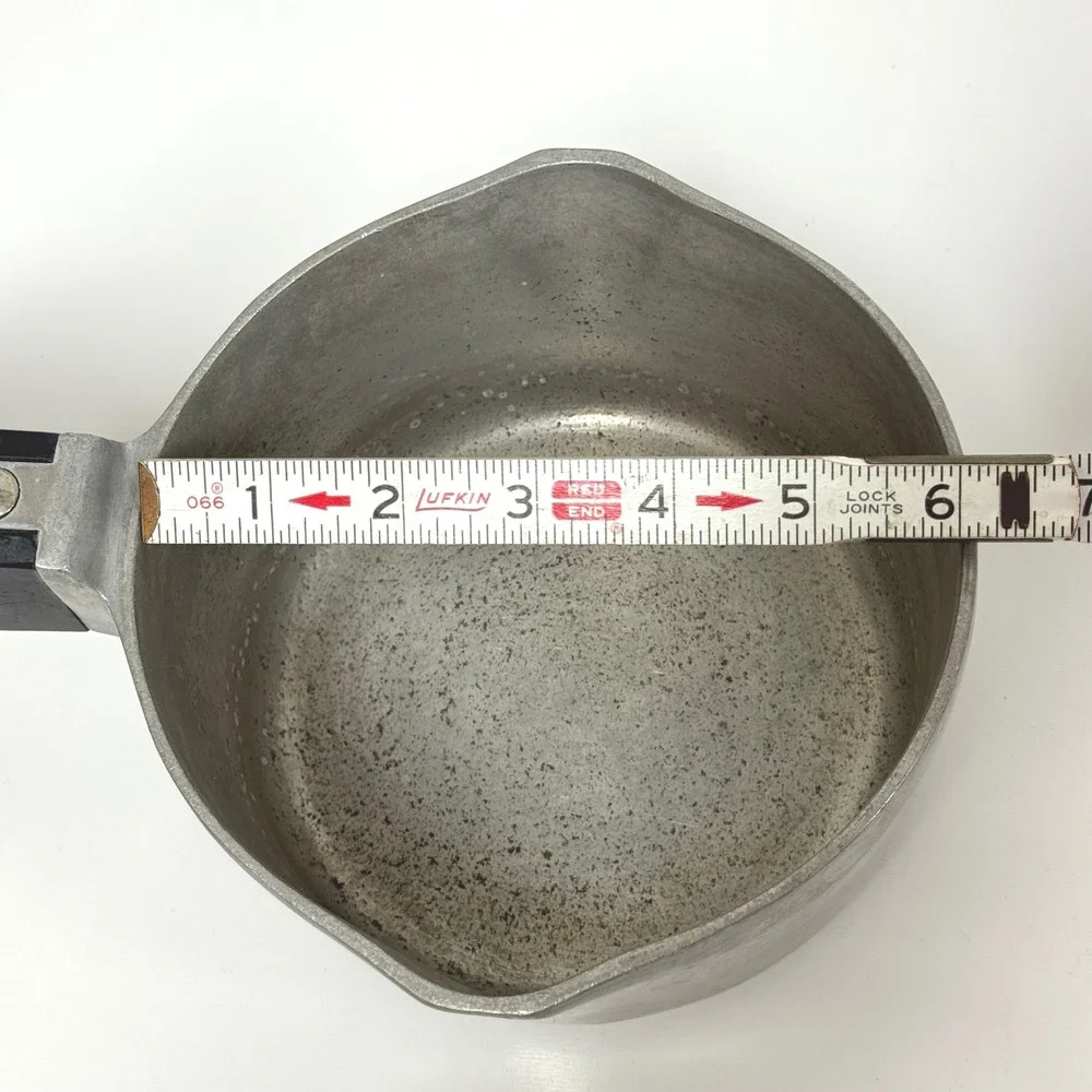 Vintage Wagner Ware Magnalite 1.5 Qt saucepan w/ Lid Double Pour Spout 468 1/2M