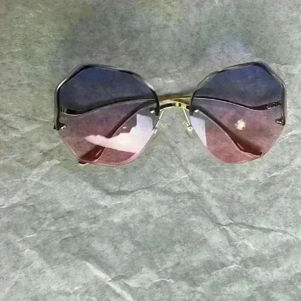 N/A woman sunglasses