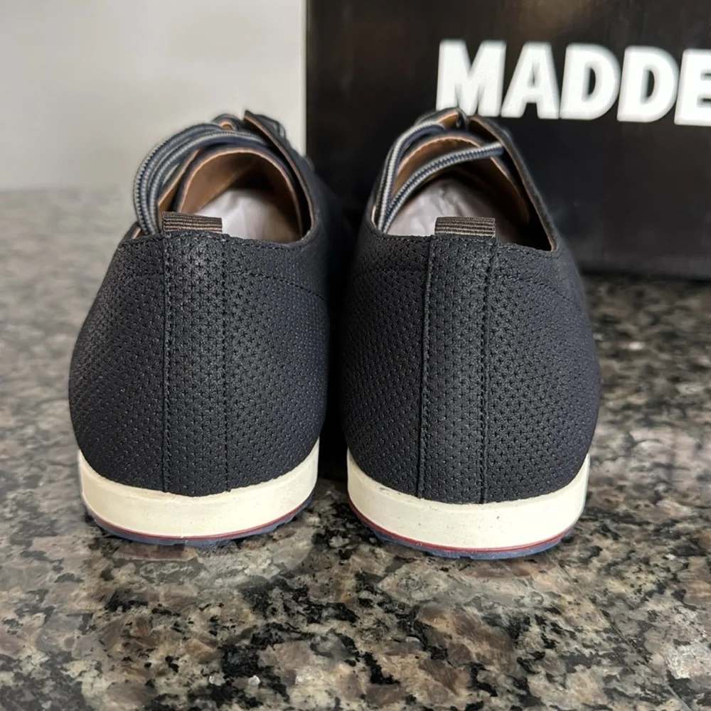 Steve Madden new box