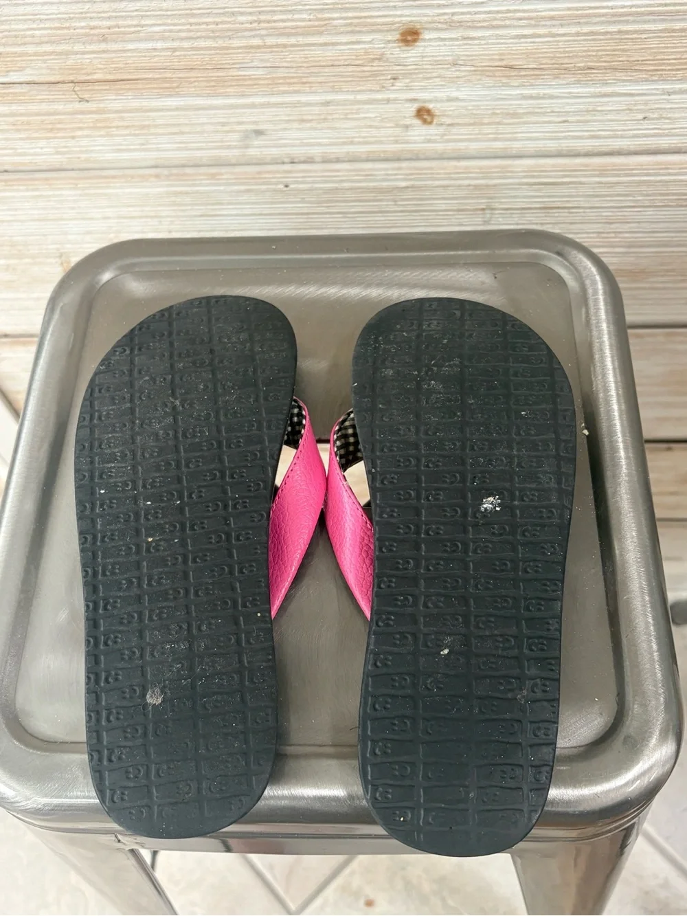 Sanuk comfortable flip