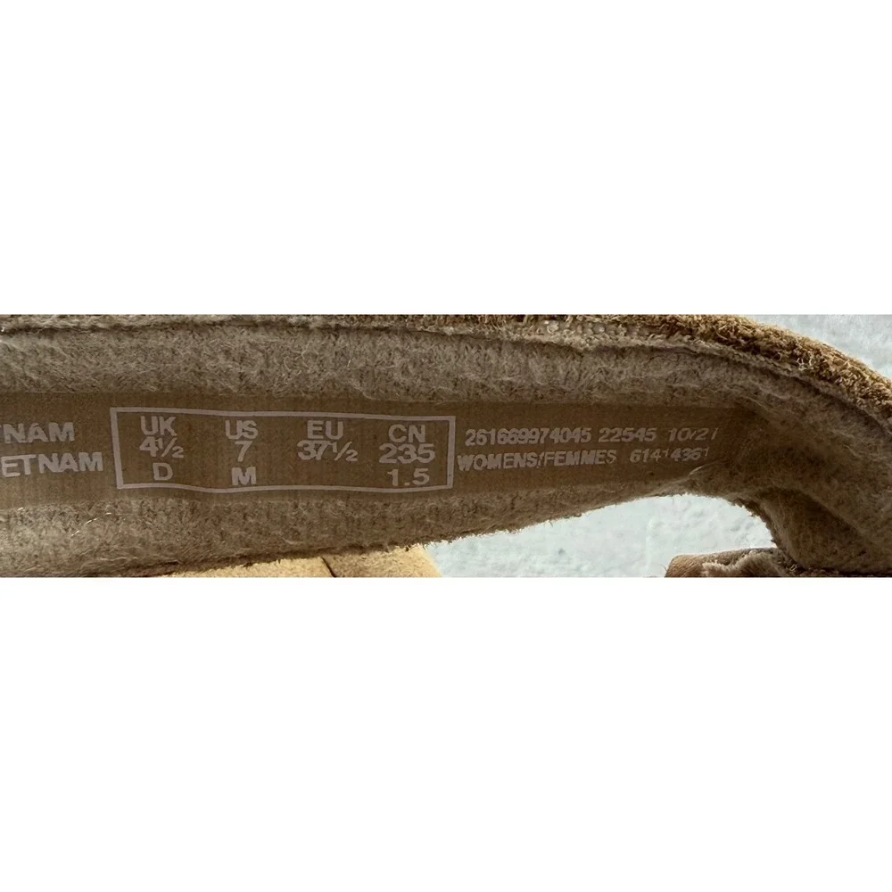Clarks lightweight closure traction