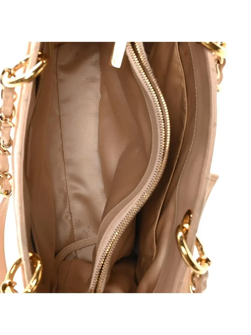 CHANEL indulge timeless