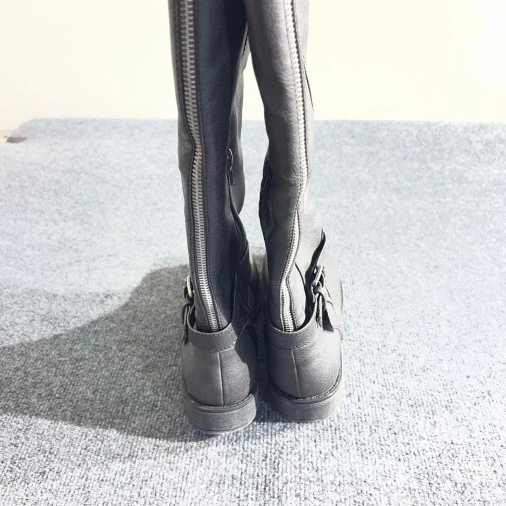 Fayla these knee