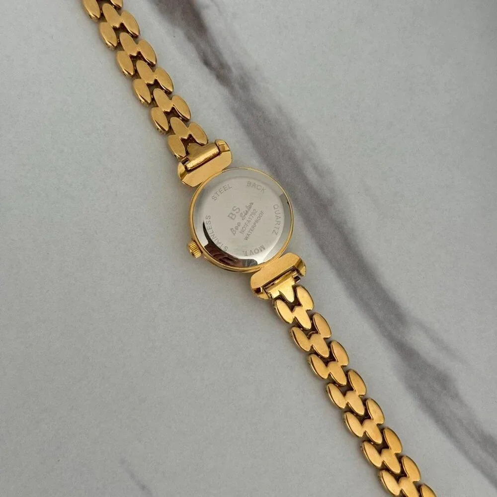 Sku0448 Retro Gold/White‎ Dial Women Round Watch stainless steel + gift bag