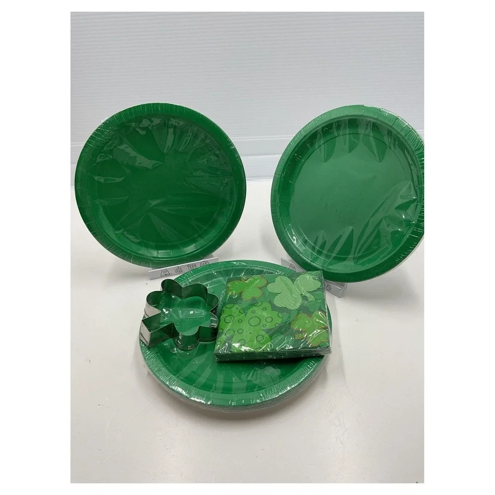 Saint Patrick's Day Party‎ Supplies Green Plates Napkins Cutter