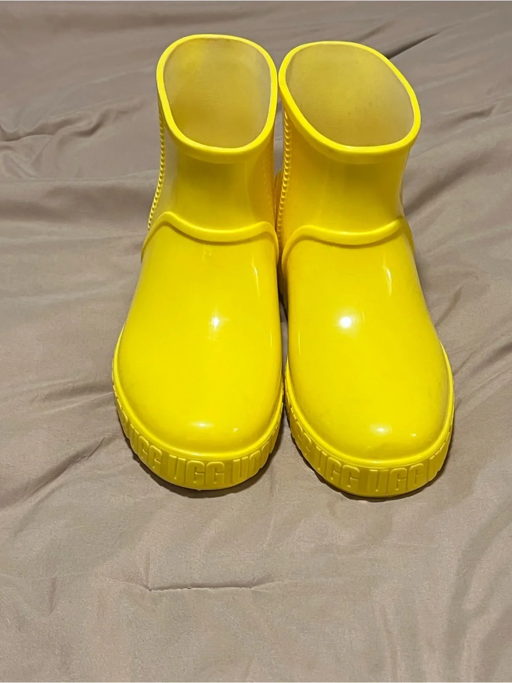 UGG bold yellow