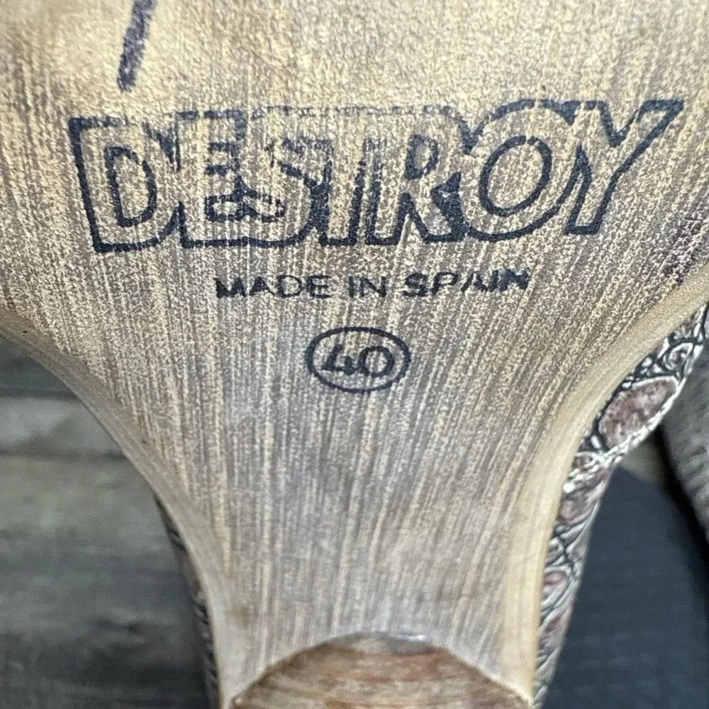 Destroy vintage women