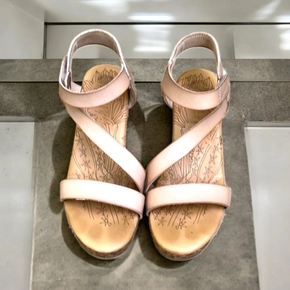 Blowfish Loverli-K Strappy Cork Wedge Sandal in Blush Dyecut Sz 5 1/2