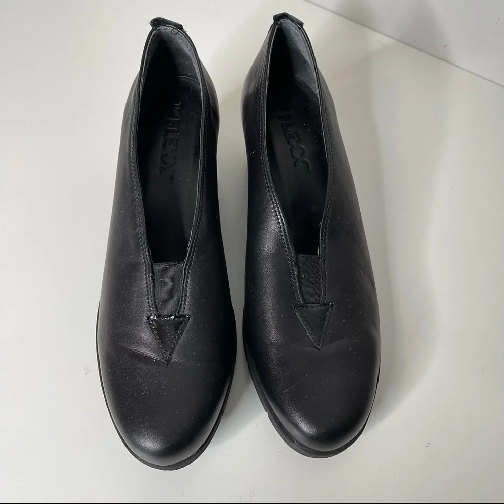 The Flexx black lesson wedge size 8