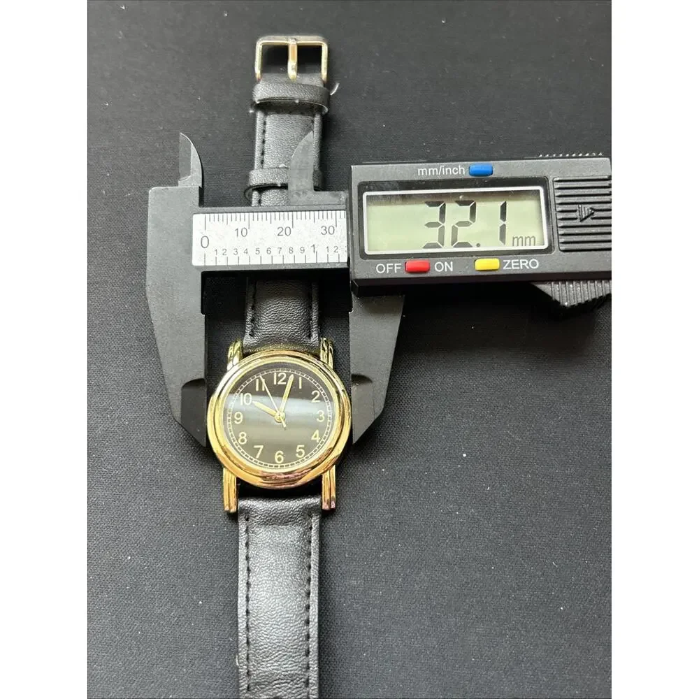 Unbranded gold tone