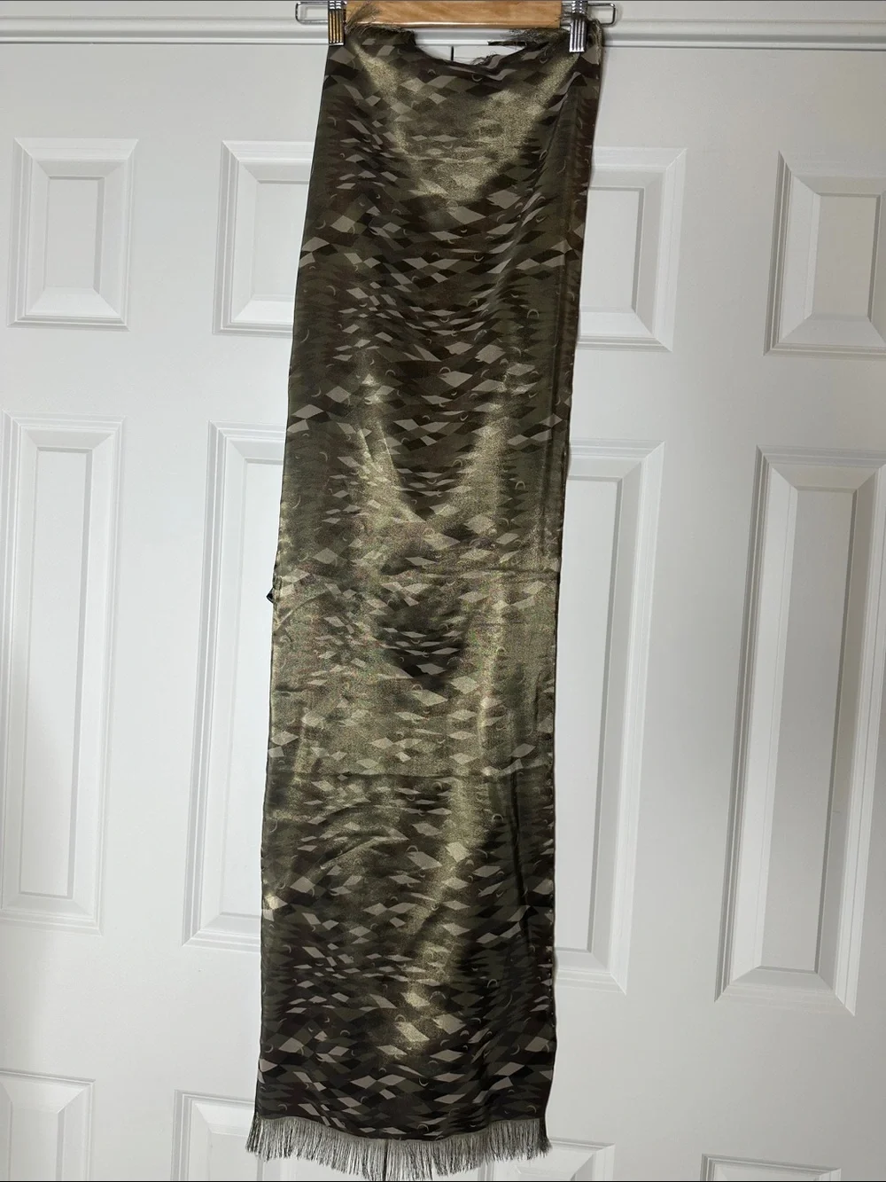 Georgina von Etzdorf beautifully neck made