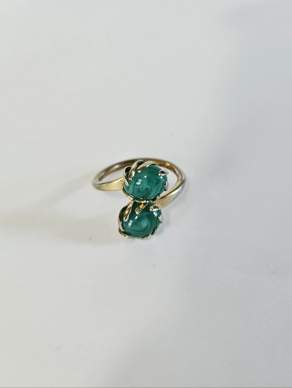 Sarah Coventry Vintage 1962 Gay Pretenders Round Green Glass Jade Cabochon Ring