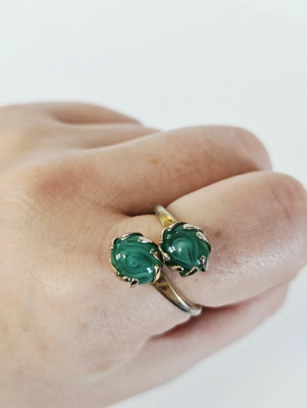 Sarah Coventry Vintage 1962 Gay Pretenders Round Green Glass Jade Cabochon Ring