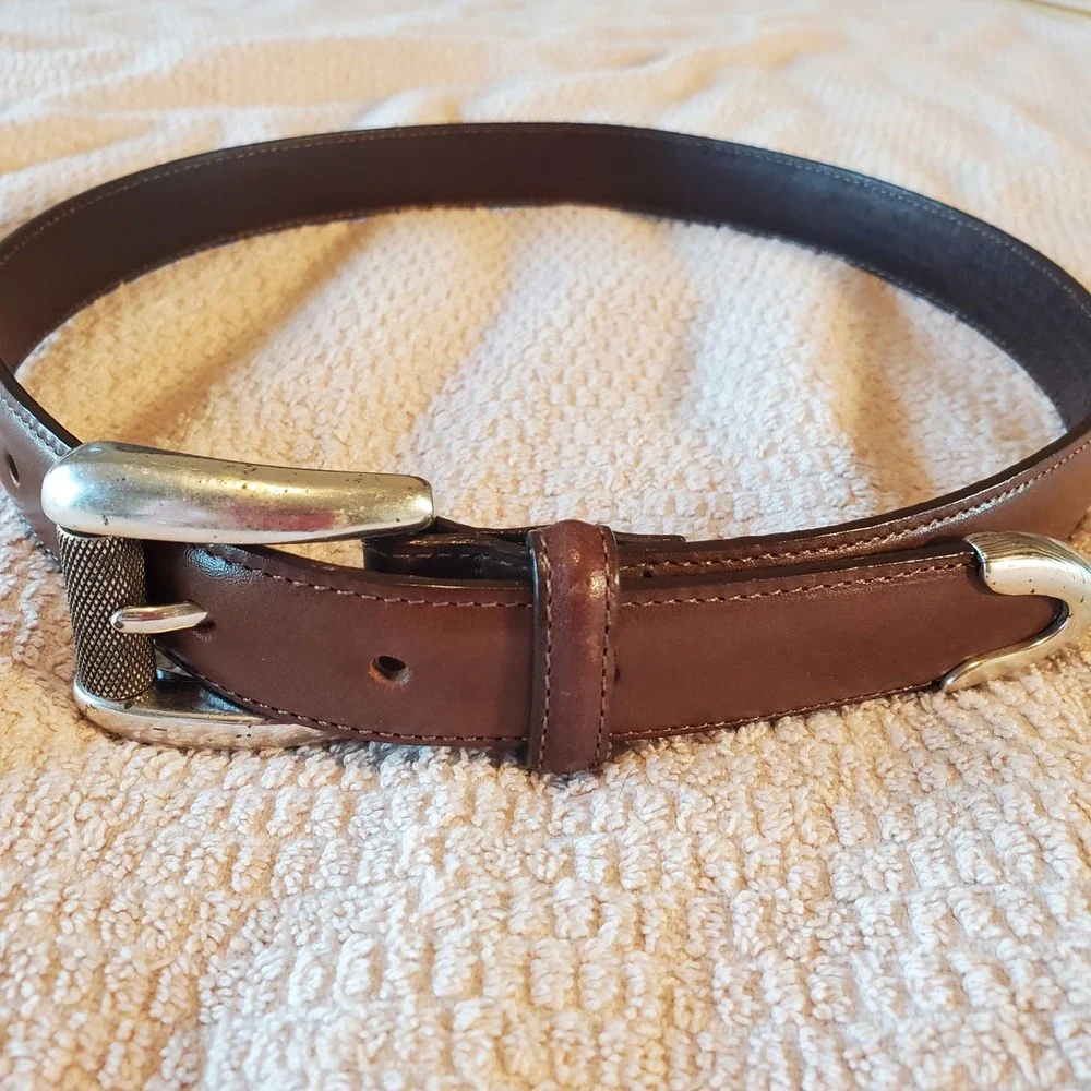 Eddie Bauer Brown Leather Belt Silver Knurled Buckle Metal Tip Made in USA Slim‎