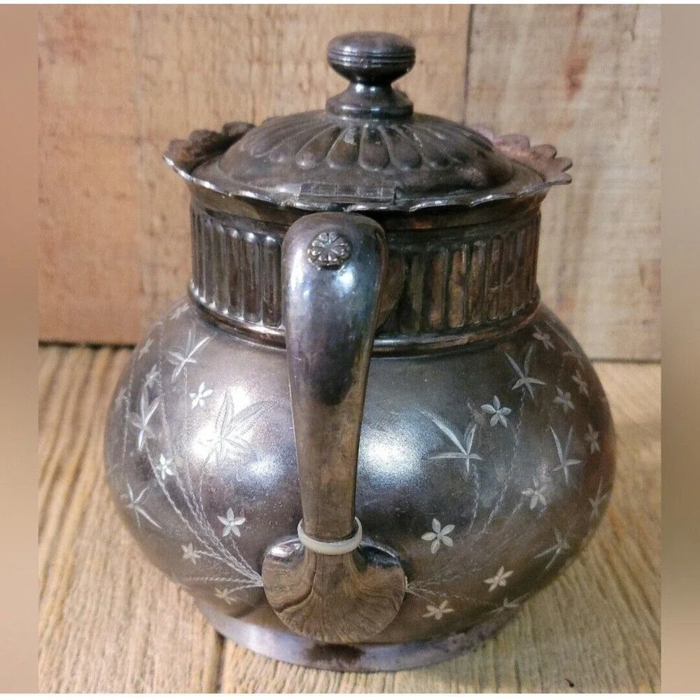 ANTIQUE Victorian FLORAL TEA POT Quadruple Plate Silver PAIRPOINT MFG CO