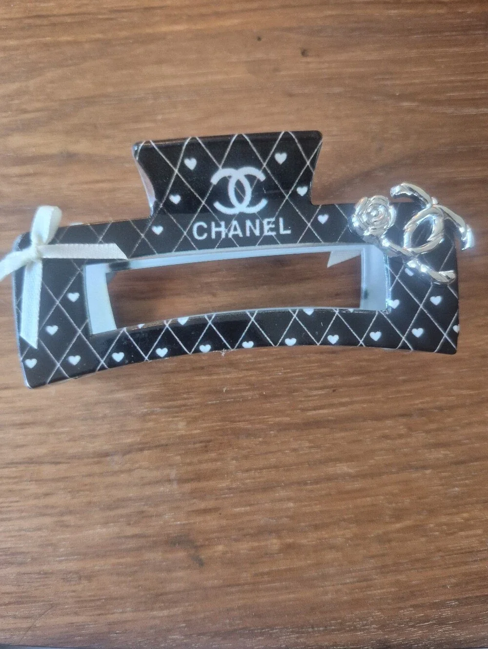 Black and White Logo Camellia Ribbon Hair Clip
