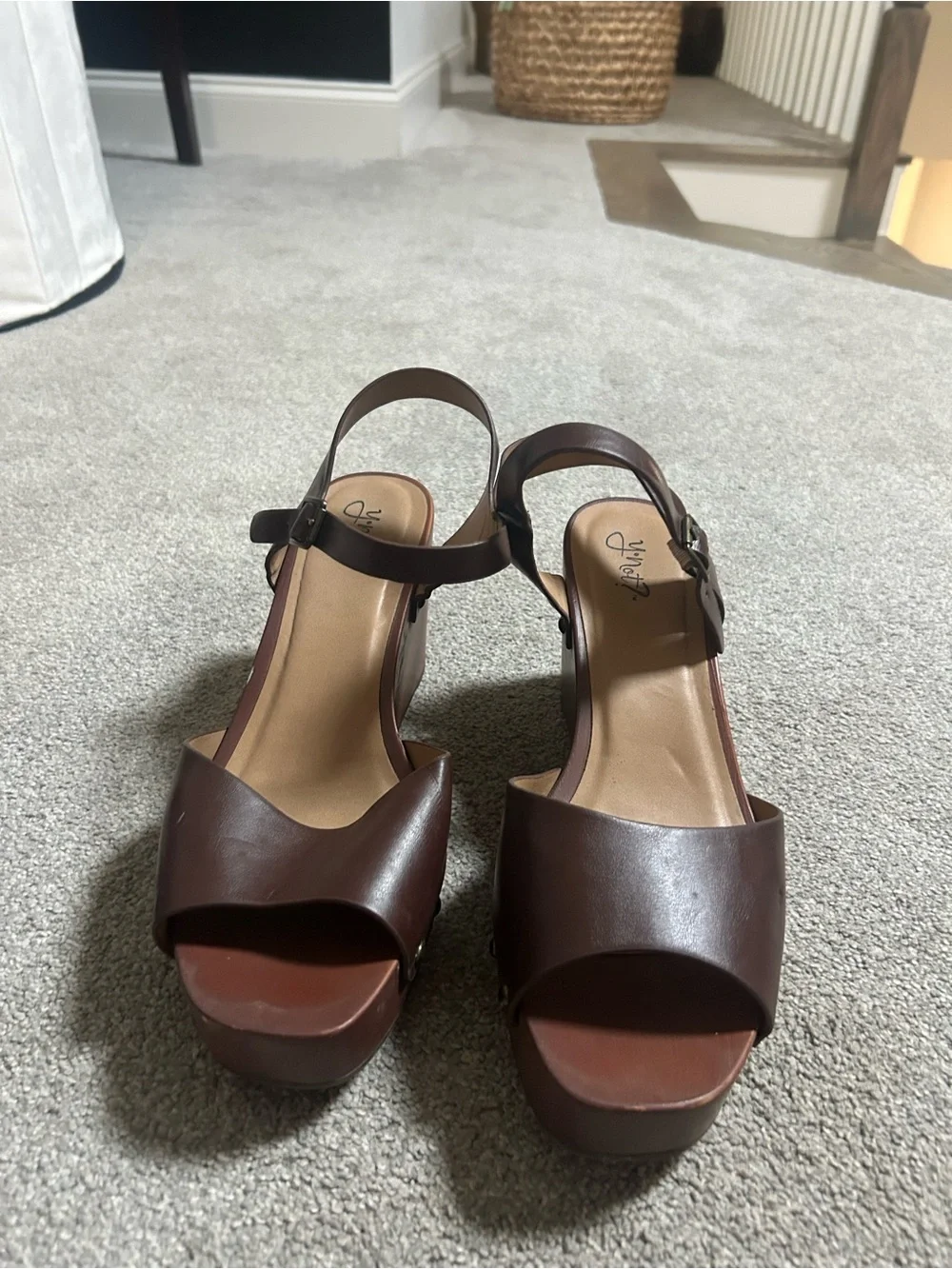 N/A comfortable brown