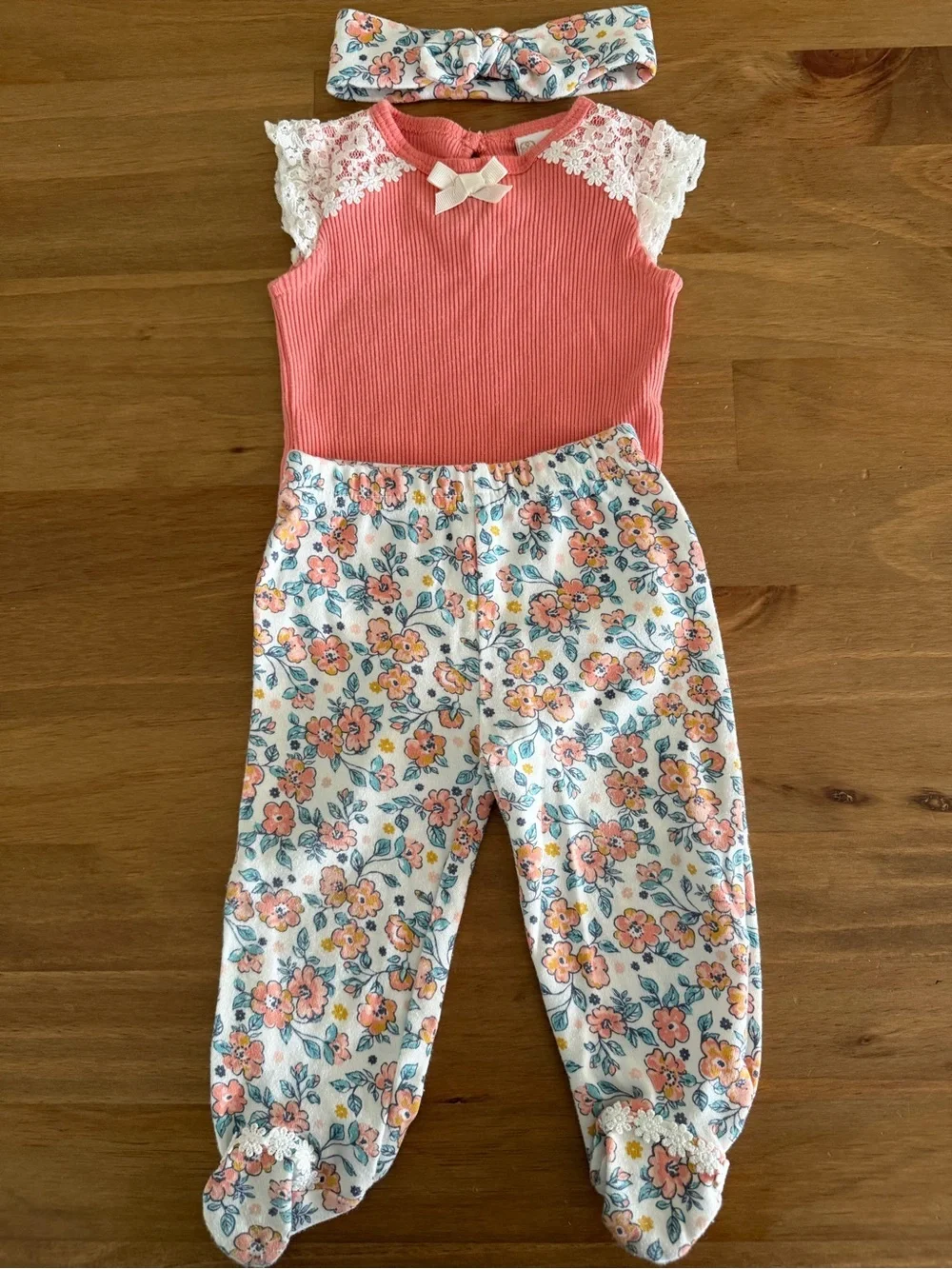 Daisy Fuentes Coral Top and Floral Footed Pants Set with Headband Size 6-9M