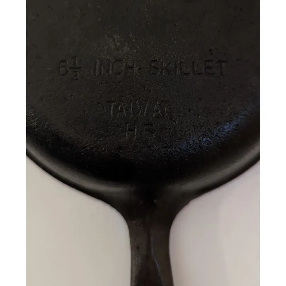 Unmarked Cast Iron Fry Pan/Skillet Small 6 1/2 inch