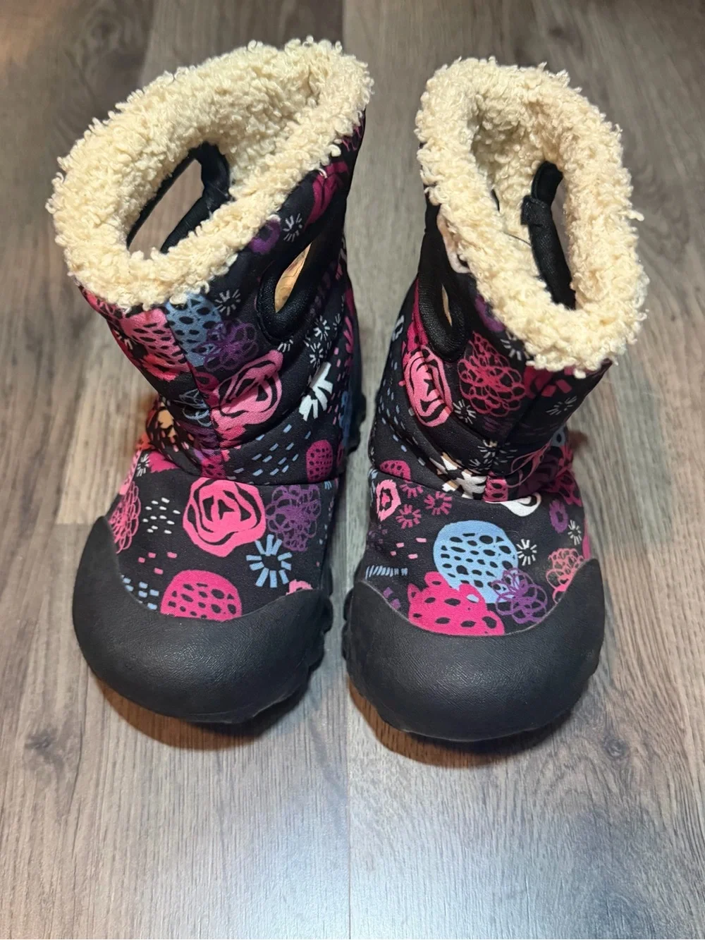 Bogs warm black