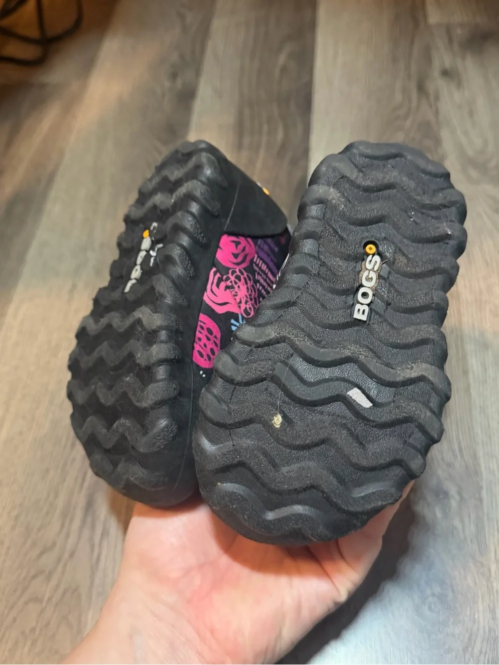 Bogs warm black