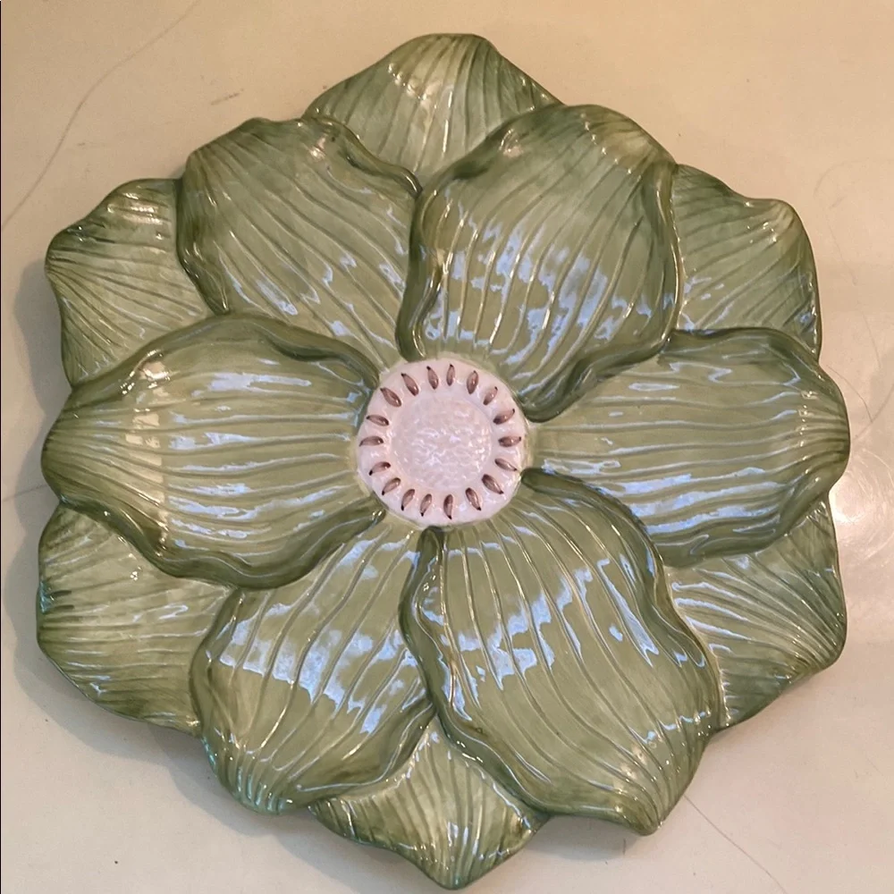 Daffodils‎ Ambiance Collection Charger.  Green Leaf Design.  14” wide.