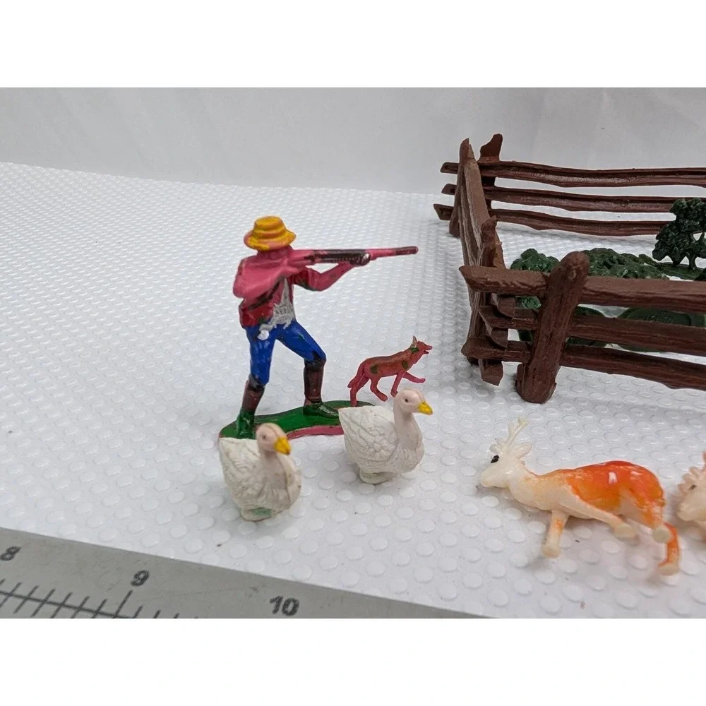 Plastic Hunting Scene Trees Fence Deer Foxhound Dog Hunter‎ Cake Toppers