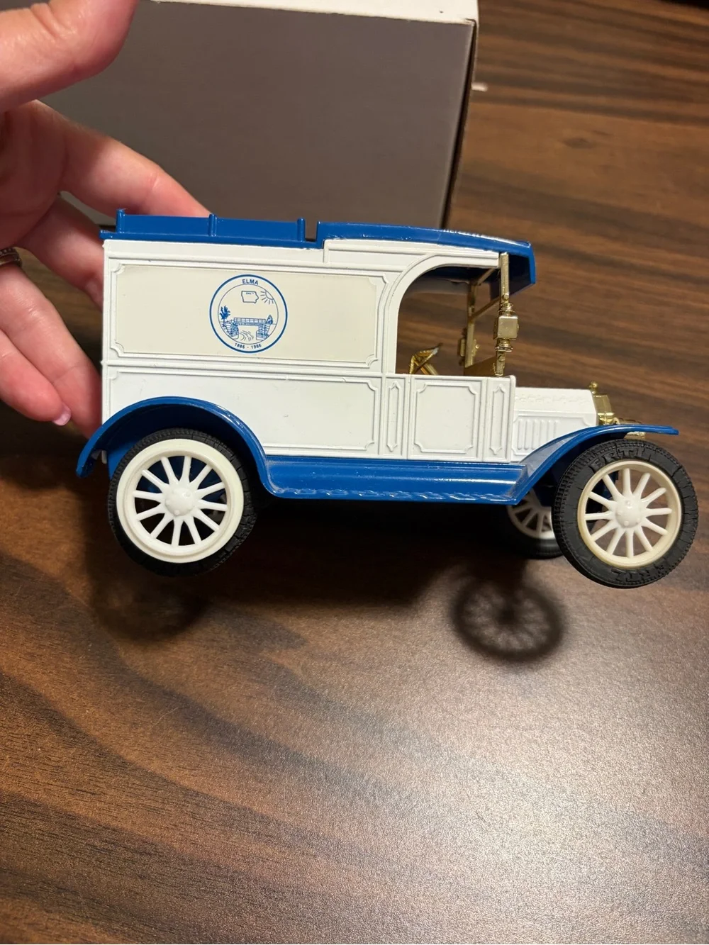 Vintage Ford Model T 1913 Blue & White Vintage-Style Toy Bank Car 1/500 limited