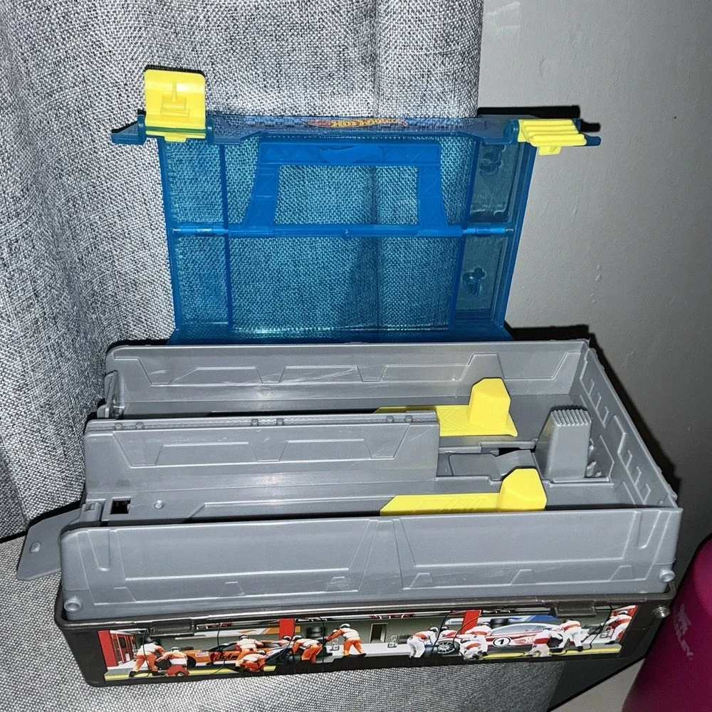 Hot Wheels Race Carry Case Dual Car Launchers Toolbox Style CFC81 2015