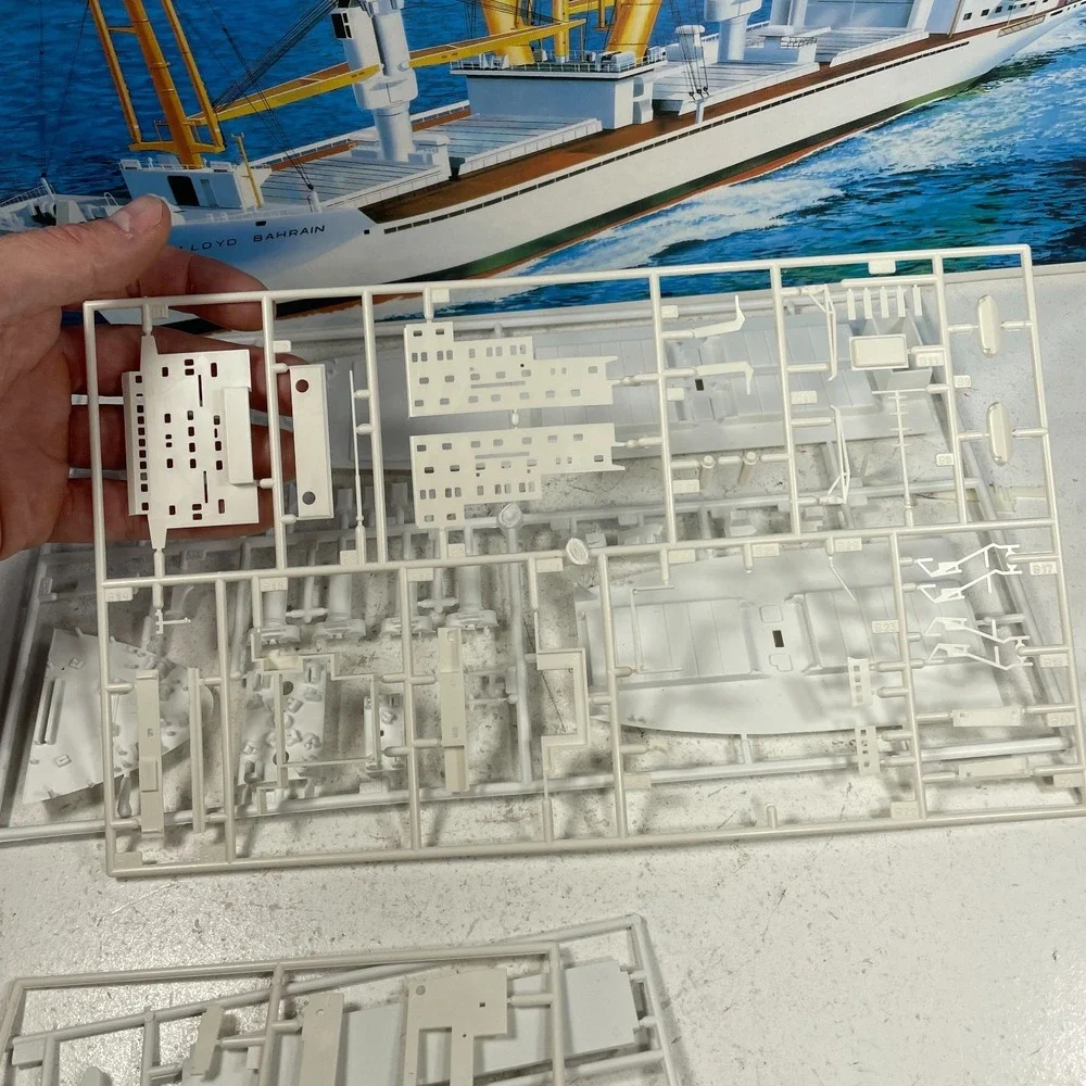IMEX M.S. Nedlloyd Bahrain 1/400 Freight Vessel Plastic Model Kit 881