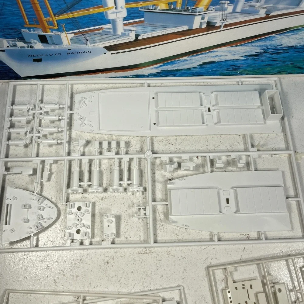 IMEX M.S. Nedlloyd Bahrain 1/400 Freight Vessel Plastic Model Kit 881