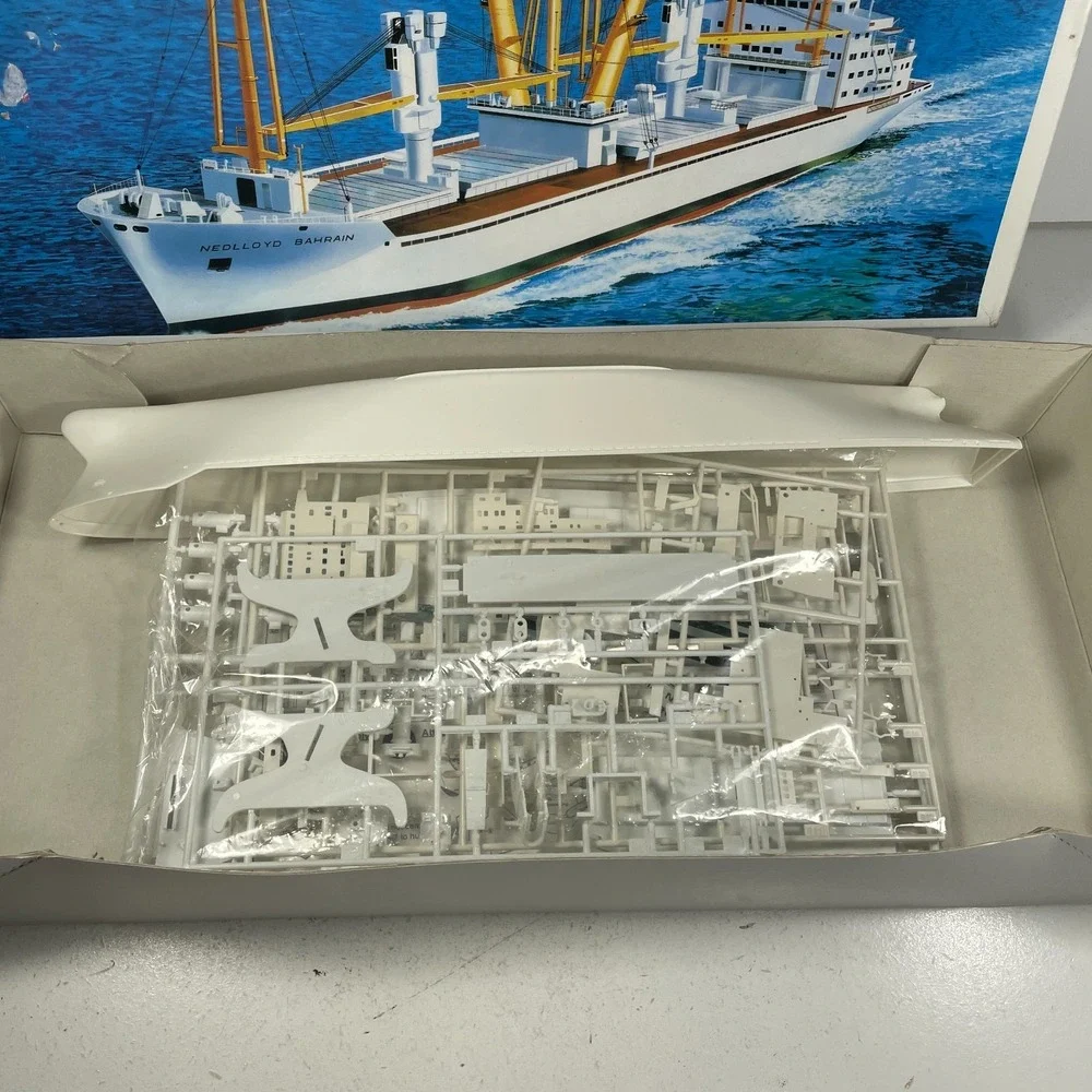 IMEX M.S. Nedlloyd Bahrain 1/400 Freight Vessel Plastic Model Kit 881
