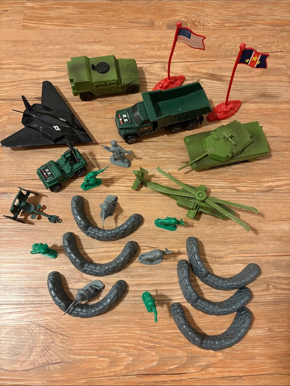 True Heroes Military Toy Vehicles and Soldiers Playset - Green and Gray