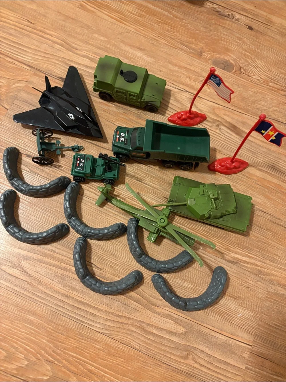 True Heroes Military Toy Vehicles and Soldiers Playset - Green and Gray