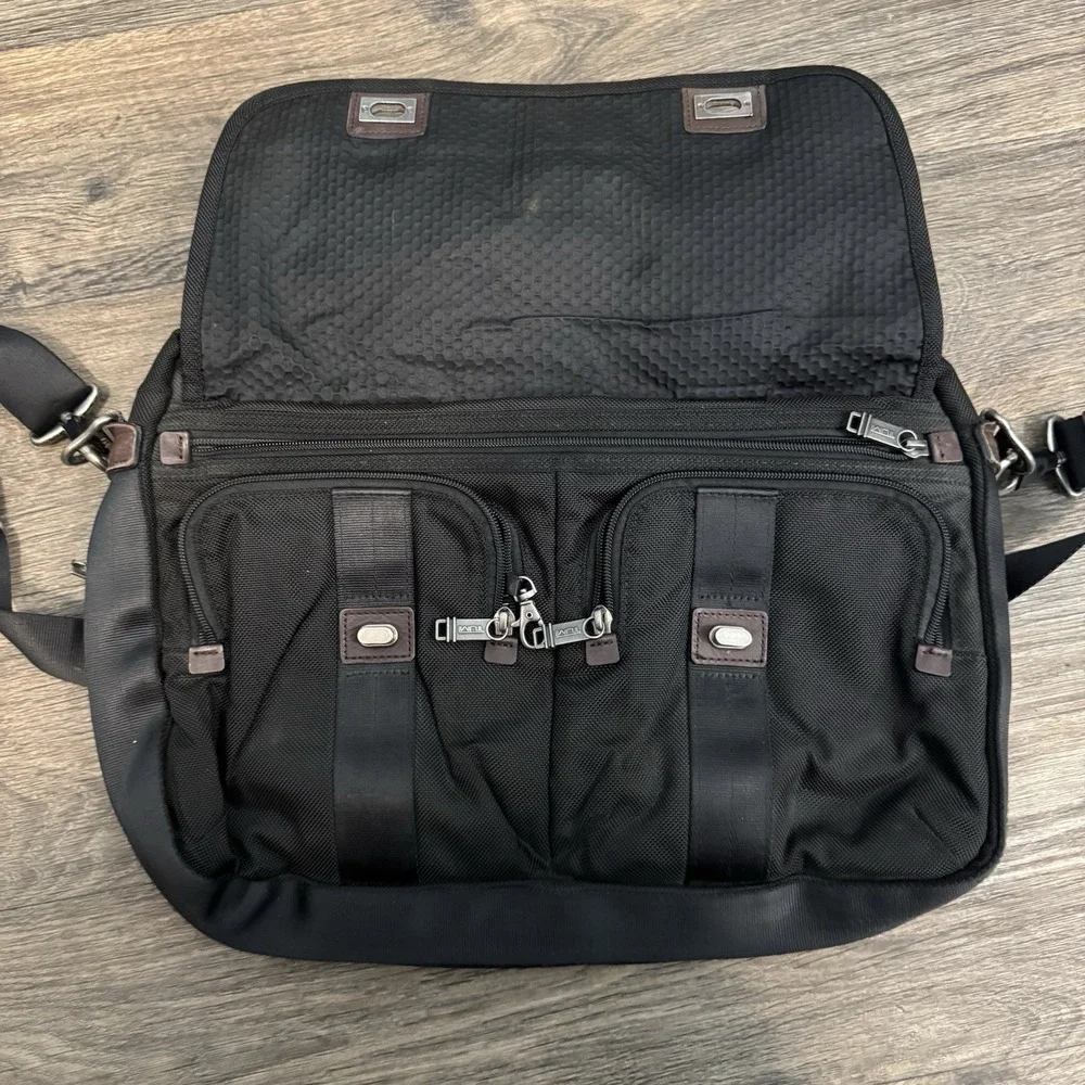 Tumi alpha bravo