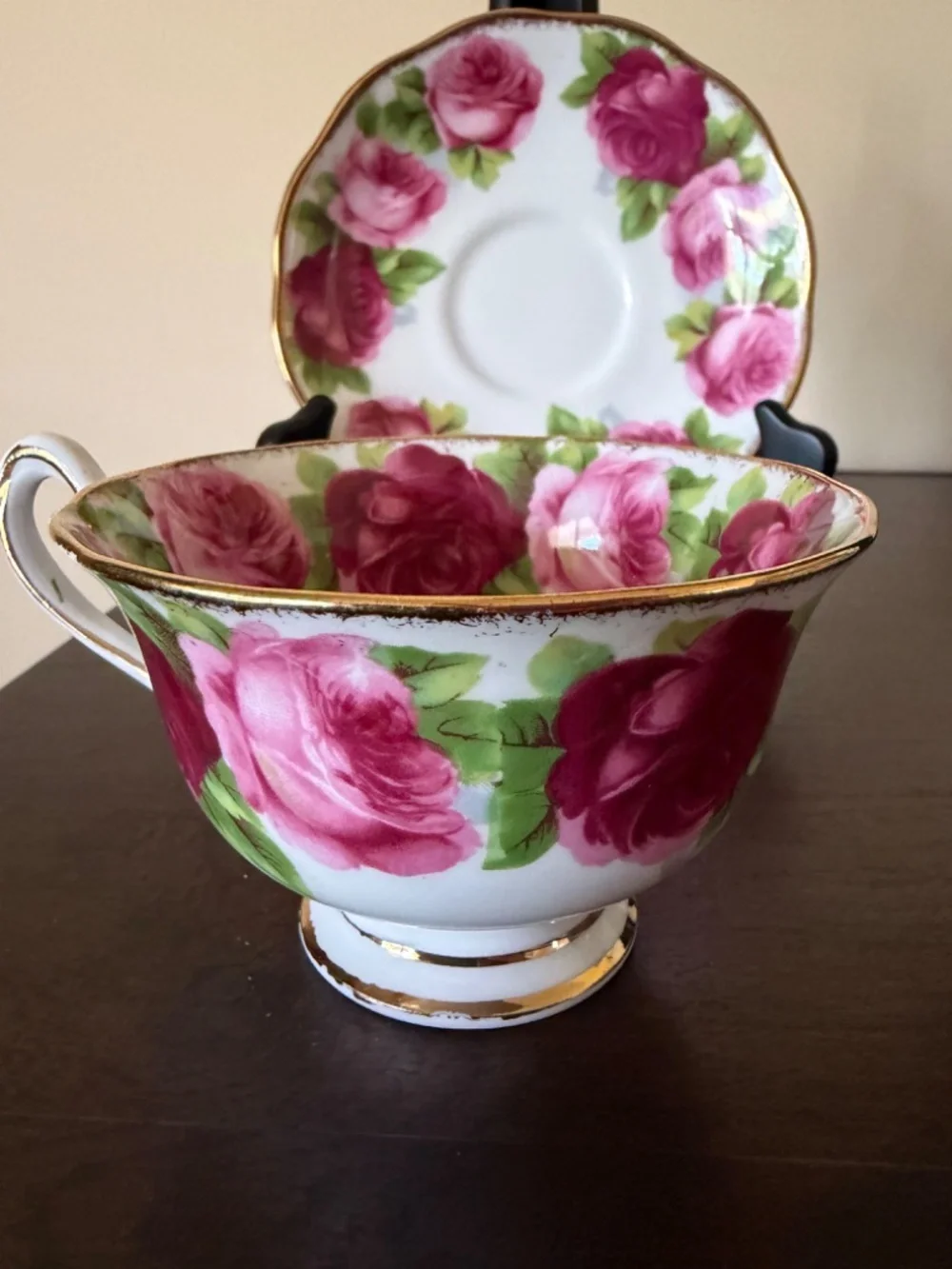 Vintage Royal Albert England OLD ENGLISH ROSES Tea Cup Saucer Gilt Gold Rim