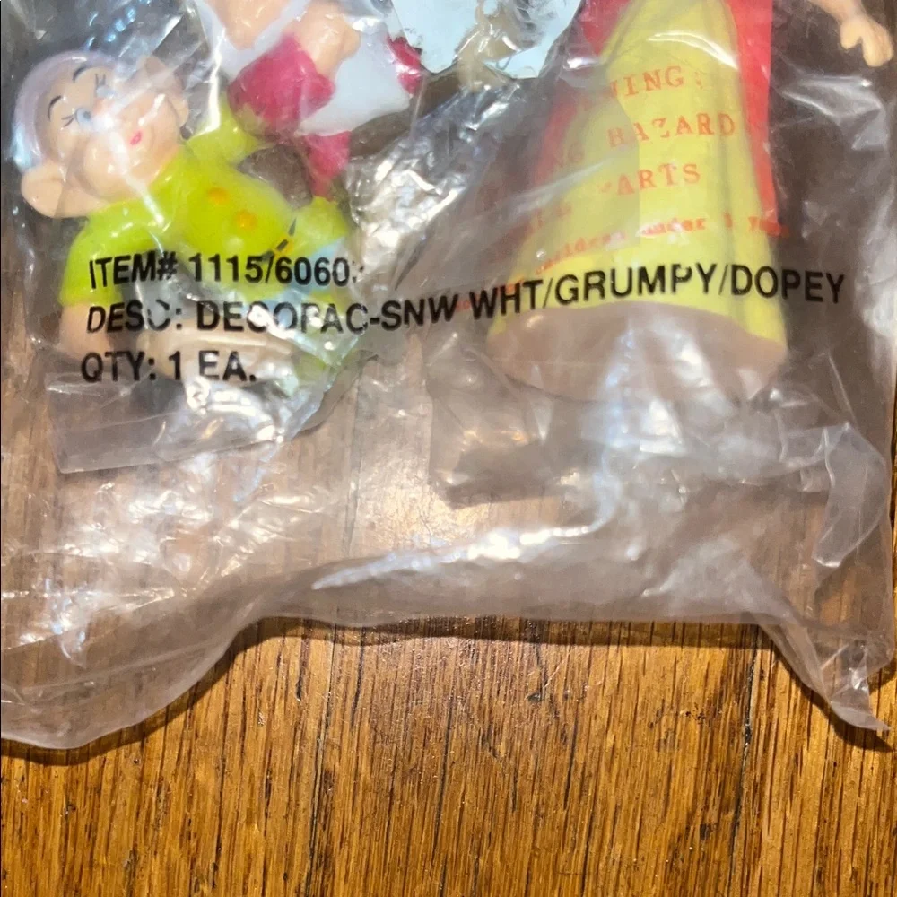 NWT Disney Snow White Grumpy Dopey Cake Toppers