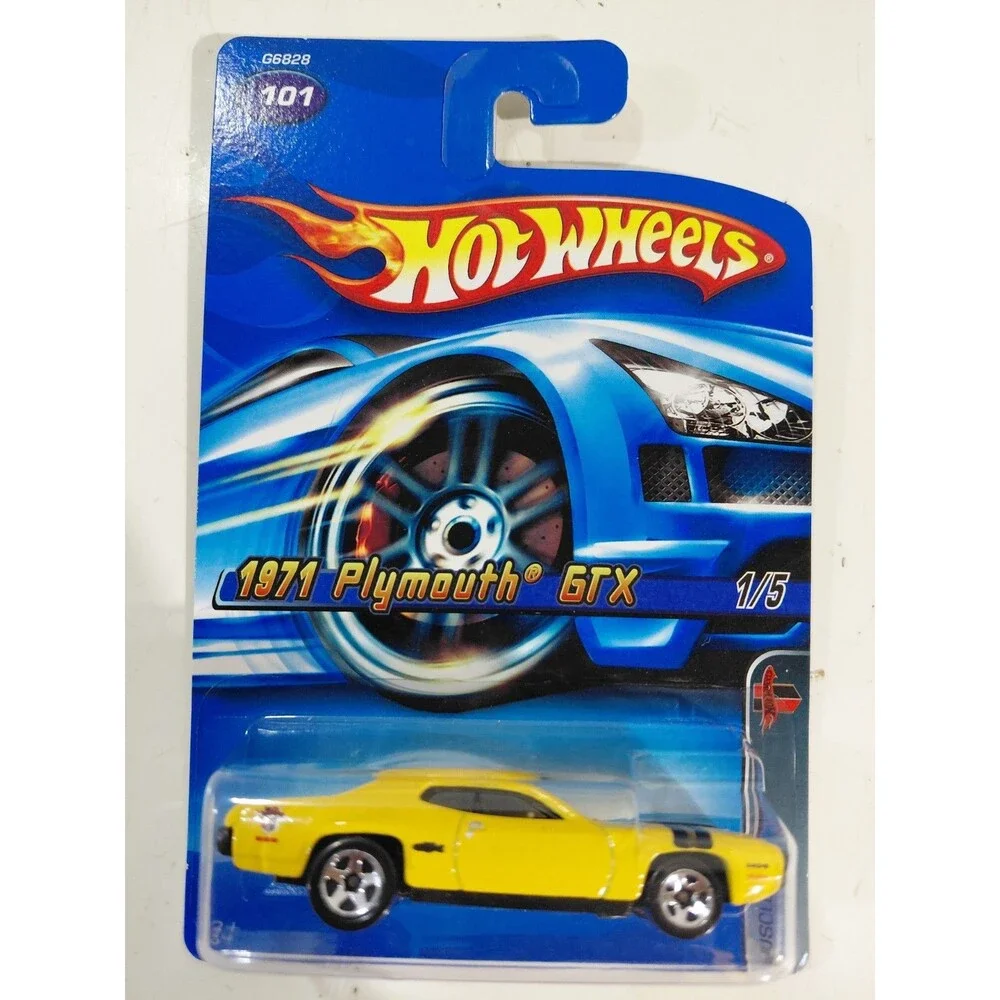 NIP Hot Wheels Muscle Mania 1:64 DieCast 1971 Plymouth GTX 440 6 Pack Muscle Car